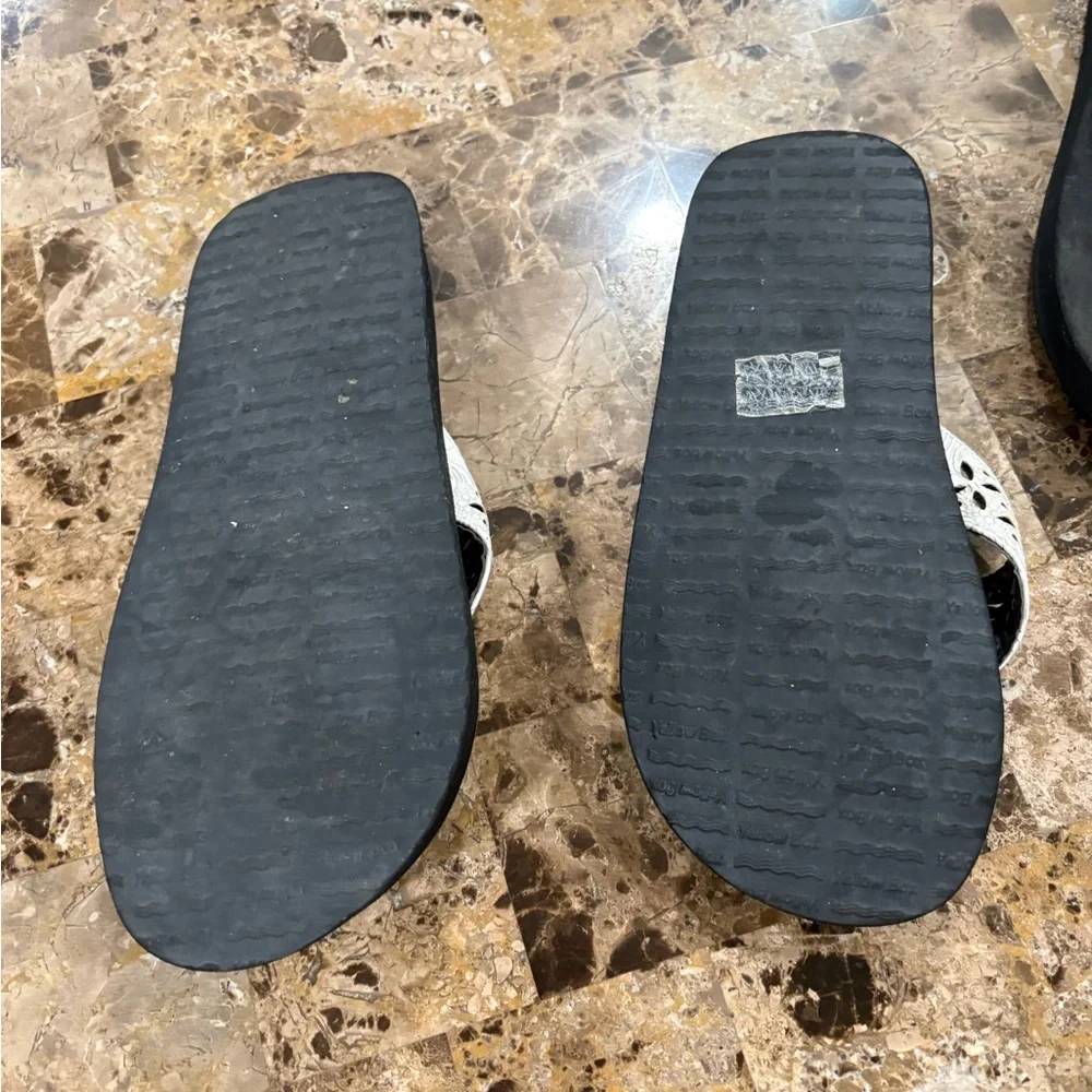 Yellow Box Mixed-Pattern Women’s Flip Flop Set — Black, White, Pink - Picture 5 of 9